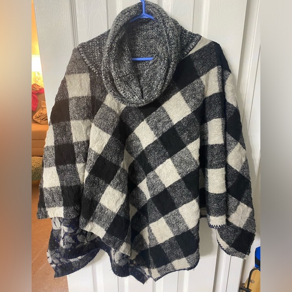 Gorgeous Anthropologie reversible poncho sweater EUC - Picture 7 of 7